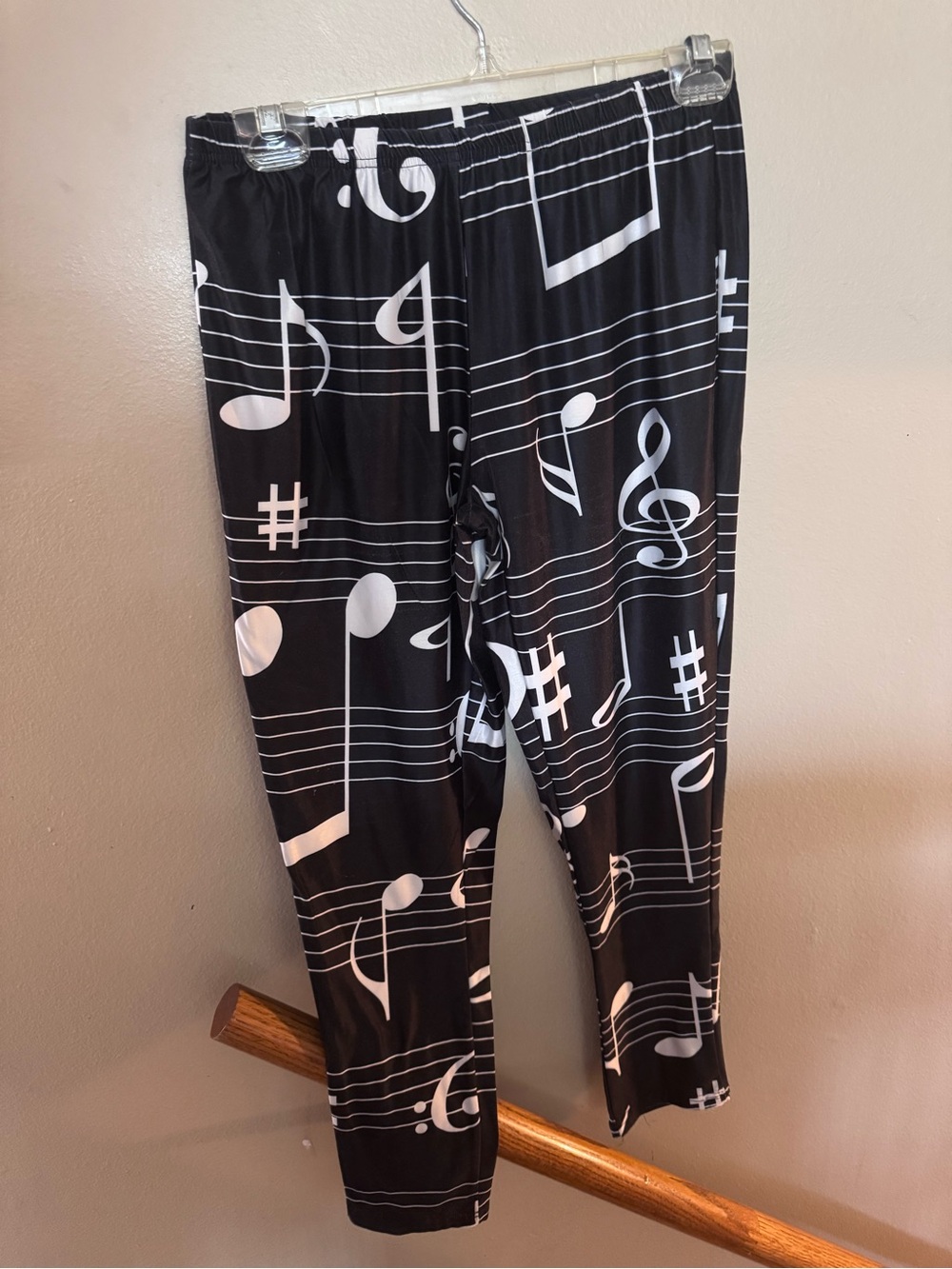 Lily by Firmiana Black Musical Notes Leggings - White Note Print